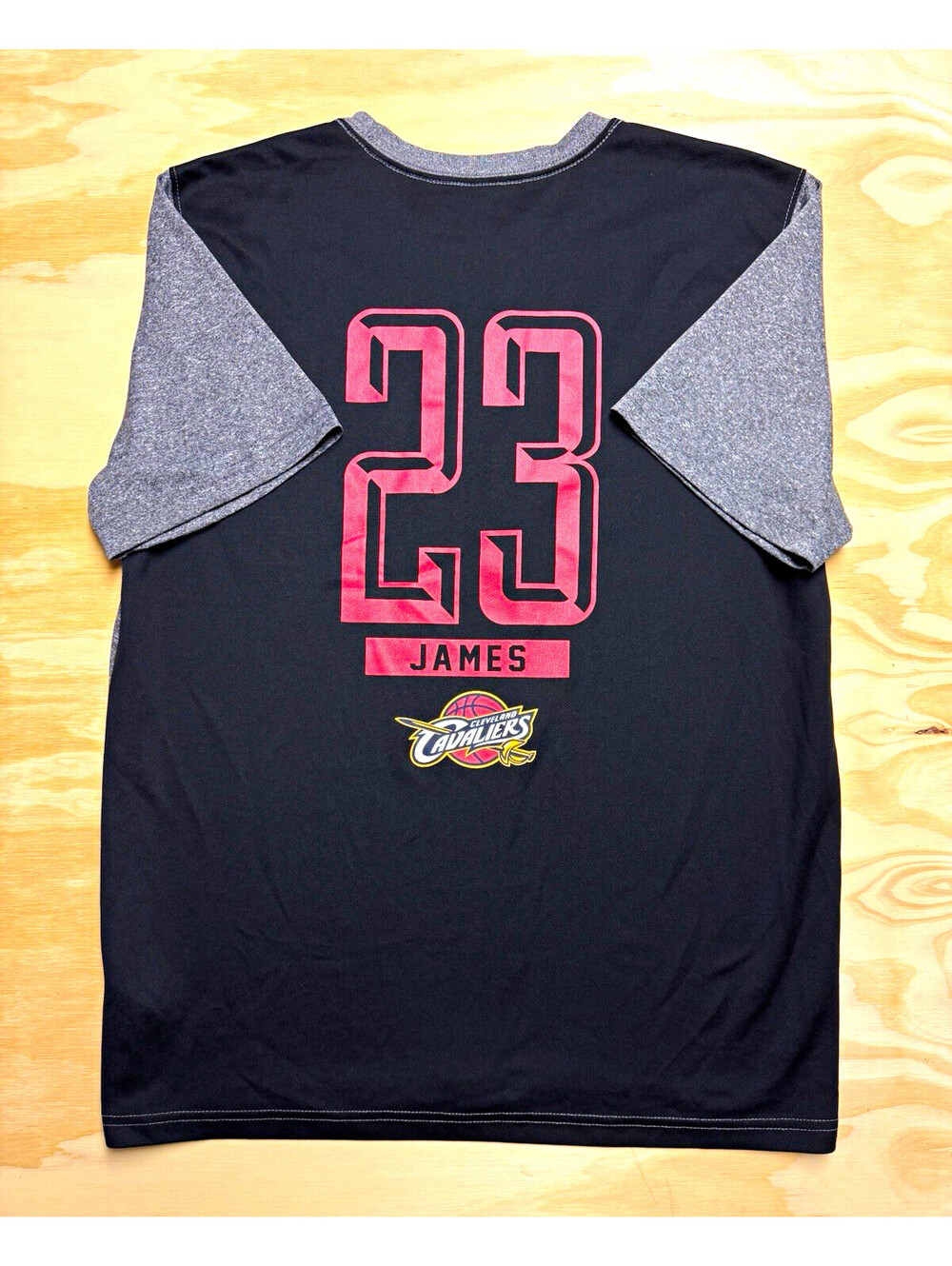 UNK Cleveland Cavaliers NBA LeBron James #23 Gray/Black Shirt T-Shirt Size L